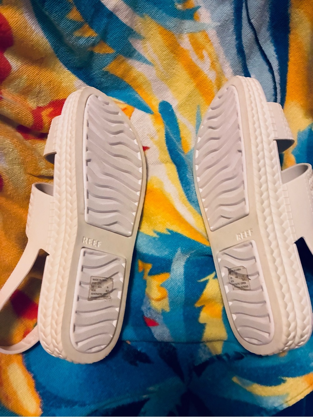 REEF White Platform Slide Sandals - perfect for Rocky beaches & river trips! - Picture 2 of 4